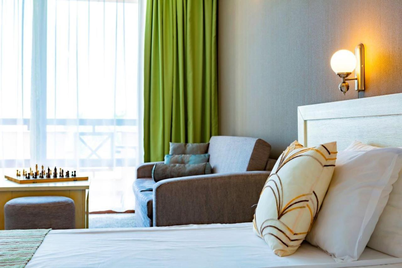 Oasis Del Mare Beach Front Hotel 로제넷츠 외부 사진