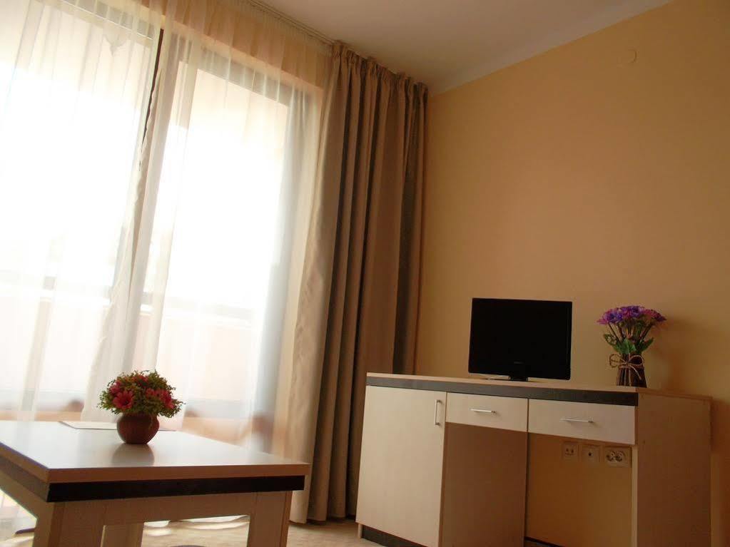 Oasis Del Mare Beach Front Hotel 로제넷츠 외부 사진